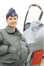 Podporucznik Katarzyna Tomiak, absolwentka lotniczej uczelni w Dęblinie ma szansę pilotować bojowe myśliwce