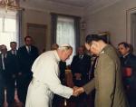 500 zł kosztuje zdjęcie, na którym Arturo Mari uwiecznił spotkanie Jana Pawła II z Wojciechem Jaruzelskim w Belwederze w 1983 r.