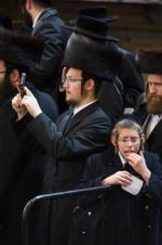 Wśród ortodoksów żydowskich dozwolone są tylko proste telefony