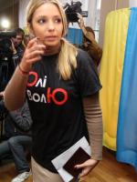 Jewhenija Tymoszenko, córka uwięzionej liderki opozycji, głosowała w Dniepropietrowsku 
