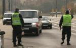Według komendanta straży kierowcy wjeżdżający na most Śląsko-Dąbrowski świetnie wiedzą o zakazie, ale sprawdzają, czy im się uda  