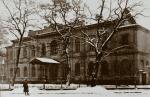 Siedziba Sejmu Ustawodawczego w latach 1919–1922 przy ul. Wiejskiej, gdzie aż po 1939 rok odbywały się obrady Senatu. Wcześniej mieścił się tu Aleksandryjsko-Maryjski Instytut Wychowania Panien