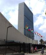 Surowy gmach ONZ w Nowym Jorku zaprojektował  z Le Corbusie- rem, 1952 r.