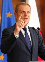 Donald Tusk może inicjować debatę na temat wejścia do euro – także, aby odciągnąć uwagę wyborców od skutków spowolnienia gospodarczego