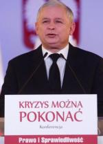 Jarosławowi Kaczyńskiemu wojna o przywództwo na prawicy może utrudnić polityczne wykorzystanie kryzysu