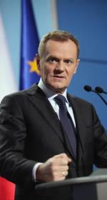 Donald Tusk może liczyć, że raczej proeuropejscy Polacy  w sporze z PiS o euro staną po jego stronie