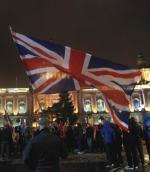 Flaga brytyjska, czyli nasza Unioniści demonstrują przed ratuszem w Belfaście 
