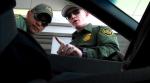 Patrole straży granicznej poszukują nielegalnych imigrantów nawet 100 mil od granicy