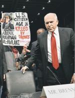 Przeciwnicy dronów protestowali w trakcie przesłuchania kandydata na nowego szefa CIA  Johna O. Brennana przypominając iż w wyniku ataku bezzałogowca zginął obywatel USA