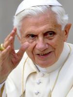 Włoskie media przedstawiają Benedykta XVI jako ofiarę walk współpracowników  