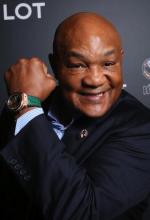 George Foreman miał 45 lat, gdy znokautował Michaela Moorera i został mistrzem świata