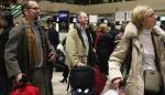 Kolejki podróżnych, których loty odwołano, to częsty widok na europejskich lotniskach 