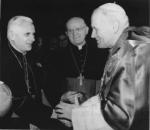 Papież Jan Paweł II z przyszłymi papieżami: Benedyktem XVI i Franciszkiem