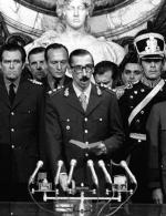Gen. Jorge Rafael Videl podczas zaprzysiężenia na prezydenta  