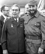 Leonidowi Breżniewowi przejęcie kolejnych krajów wydawało się tylko kwestią czasu. Na zdjęciu z Fidelem Castro 