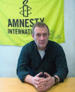 Sergiej Nikitin, szef moskiewskiego oddziału Amnesty International, po rewizji biura 