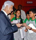 Azim Premji przeznaczył 2,3 mld dol. na edukację w Indiach 