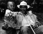 „Synu, kiedyś to wszystko będzie twoje”:  Jomo Kenyatta  z dwunastoletnim  Uhuru,  grudzień 1973 r.