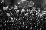 W styczniu  ubiegłego roku  przez Polskę przetoczyły się protesty przeciwników ACTA. Na zdjęciu: demonstracja zwolenników wolnego Internetu  w Łodzi