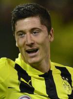 Robert Lewandowski w tym sezonie Ligi Mistrzów zdobył dla Borussii  10 goli.  W Bundeslidze trafił do bramki 23 razy 