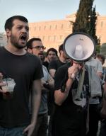 Greccy urzędnicy próbowali powstrzymać parlament przed zniesieniem gwarancji dożywotniego zatrudnienia. Bezskutecznie