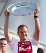 Frank de Boer ma 42 lata, jest bratem bliźniakiem Ronalda. Wychowanek Ajaksu, w pierwszej drużynie grał przez 10 lat, zdobywając pięć mistrzostw Holandii  i Puchar Europy. Potem był piłkarzem Barcelony (mistrzostwo Hiszpanii), Galatasaray Stambuł, Glasgow Rangers i katarskich Al-Rayyan i Al-Shamal. W reprezentacji rozegrał 112 meczów. Z żoną Helen, projektantką wnętrz, mają trzy córki. 