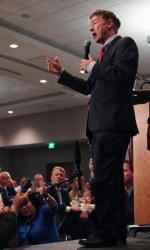 Tea Party, ofiara działań urzędu podatkowego, duże nadzieje wiąże z senatorem Partii Republikańskiej Randem Paulem 