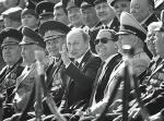 Władimir Putin i Dmitrij Miedwiediew podczas tegorocznych uroczystości z okazji Dnia Zwycięstwa