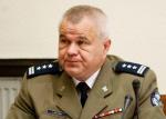Gen. Matusik twierdzi, że chciał zmienić kontrowersyjny przepis, ale nie zgodziły się na to związki zawodowe