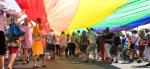 Środowiska homoseksualne (tu podczas parady latem 2010 r. w Warszawie) zyskują wpływ na treści prezentowane w szkołach 