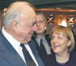 2001. Z byłym kanclerzem Helmutem Kohlem, który otworzył Angeli Merkel drzwi do politycznej kariery  