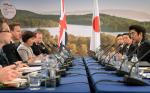 Szczyt G8 to także okazja do spotkań bilateralnych – choćby między premierami Wielkiej Brytanii i Japonii  