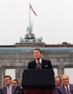 Panie Gorbaczow, niech pan zburzy ten mur! – nawoływał w 1987 r. w Berlinie Ronald Reagan