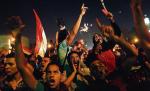Radość na placu Tahrir w Kairze. Opozycja świętowała tuż po upływie terminu ultimatum, jakie wojskowi postawili prezydentowi 