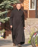 Ksiądz Lemański ma się przenieść do domu księży emerytów. 