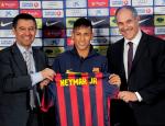 Neymar (Brazylia) z Santosu do Barcelony za 57 mln euro.