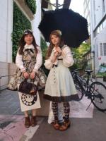 „Harajuku Girls” stoją godzinami w kolejkach po najlepsze ciuchy