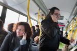 Na głośne rozmowy przez telefony komórkowe skarżą się nie tylko kierowcy autobusów, ale i pasażerowie