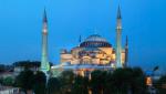 Hagia Sophia w Stambule przez 916 lat służyła chrześcijanom, a przez kolejnych 481 lat muzułmanom. Od 1935 r. jest muzeum. Premier Turcji zapewnia, że meczetem znów się nie stanie.