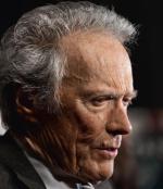 Clintowi Eastwoodowi zmarszczki nigdy nie przeszkadzały w pozyskaniu względów płci pięknej. 