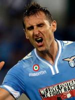 Miroslav Klose: – Po dwóch bramkach strzelonych w derbach z Romą klęknął przede mną listonosz i zaczął całować moje stopy