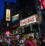 Inglot zwrócił na siebie uwagę amerykańskich mediów, otwierając firmowy salon i inwestując w billboardy  na prestiżowym nowojorskim Times Square