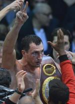 Władymir Kliczko wciąż jest mistrzem świata WBA, IBF, WBO w wadze ciężkiej, ale walka była bardzo brzydka