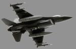 F-16 uczestniczyły w wielu wojnach. Teraz wyładowane uzbrojeniem mogą latać bez pilota
