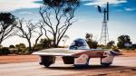 Jechać, ciągle jechać, w stronę słońca… Podczas australijskiego World Solar Challenge napędzane energią słoneczną pojazdy przejechać muszą aż 3021 kilometrów, zanim dotrą do Adelaide. Kierowcy Indupol One niestraszny skwar.