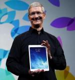 Tim Cook, prezes Apple'a zapowiedział, że klientom kupującym nowy sprzęt firma zaoferuje darmowy dostęp do swojego systemu iWork, który konkuruje z Microsoft Windows i aplikacji iLife, która obsługuje zdjęcia, filmy i muzykę. 