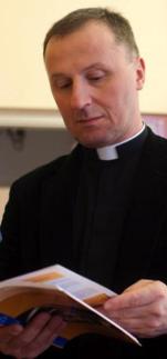 Bp Marek Solarczyk wciąż uczy religii w szkole  