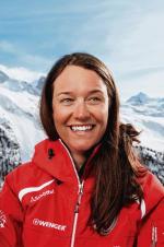 Daniela Perren delektuje się każdą minutą swojej pracy jako instruktor narciarstwa.  W słońcu i śniegu zaraża gości swoim śmiechem.