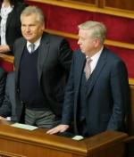 <Unijni wysłannicy Aleksander Kwaśniewski  i Pat Cox podczas poprzedniej wizyty  w Kijowie, 13 listopada, nie doczekali się decyzji Rady Najwyższej w sprawie uwolnienia Julii Tymoszenko