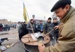 Na pustoszejącym Majdanie Niepodległości pozostali demonstranci mogą liczyć na gorącą zupę 